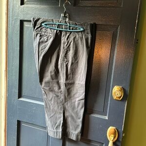 Women’s Gap brand cropped chino Capri pants